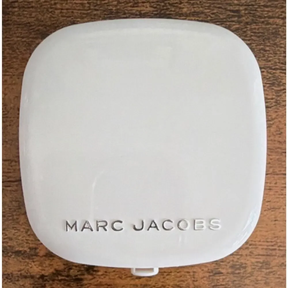 Marc Jacobs O!mega Bronze Pressed Powder Bronzer Coconut Tan-tastic 104